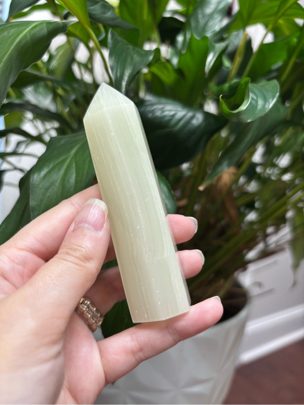 Pistachio calcite mini Tower